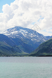 北极山脉和峡湾全景风景苔原石头海洋爬坡天空旅游顶峰旅行图片