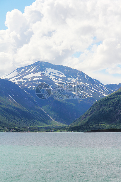 北极山脉和峡湾全景风景苔原石头海洋爬坡天空旅游顶峰旅行图片