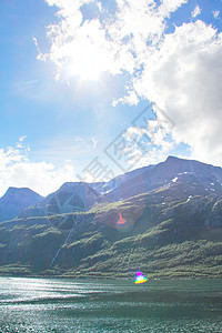 北极山脉和峡湾石头旅游苔原海洋风景海岸天空顶峰晴天岩石图片