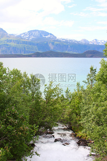 山山河旅行海洋岩石风景石头蓝色天空反射场景旅游图片