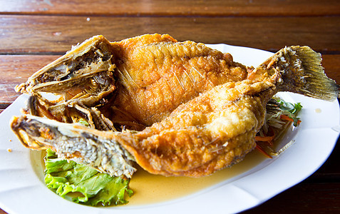 深火鱼 传统泰国食物图片