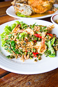 传统泰国食物烹饪油炸海鲜午餐洋葱餐厅美食辣椒叶子猪肉图片