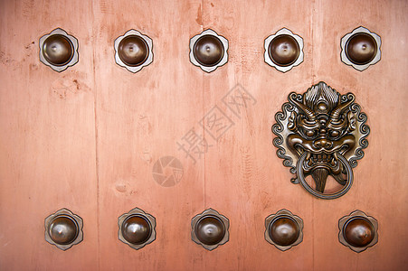香港Nennery寺庙的吊门敲铁门把手狮子环金属怪物入口金属图片