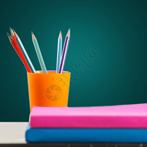 笔和书教育白色空白办公室学习笔记本木头铅笔笔记创造力图片