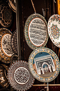 当地街道上传统的摩洛哥陶瓷土器装饰纪念品工艺购物陶器盘子餐具市场摊位团体图片