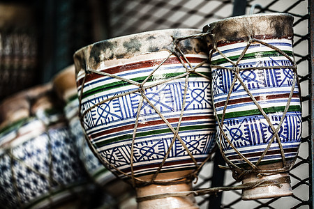 来自摩洛哥市场的鼓声麦地城市文化购物乐器旅行露天图片