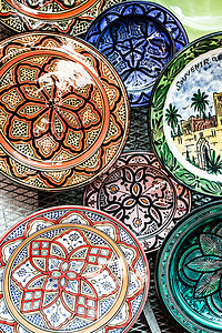 当地街道上传统的摩洛哥陶瓷土器购物商品风格盘子工艺市场团体厨房餐具艺术图片