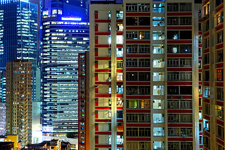 晚上在香港的公寓区生活住宅房子民众百叶窗景观公寓人群风景建筑学图片