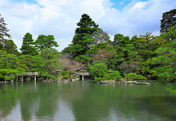 日式花园和池塘图片