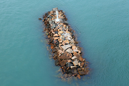 隔水涟漪波纹旅行风景断路器鹅卵石卵石蓝色海浪海岸图片