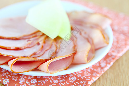 饭和火腿猪肉绿色食物橙子红色水果饮食小吃蔬菜盘子图片