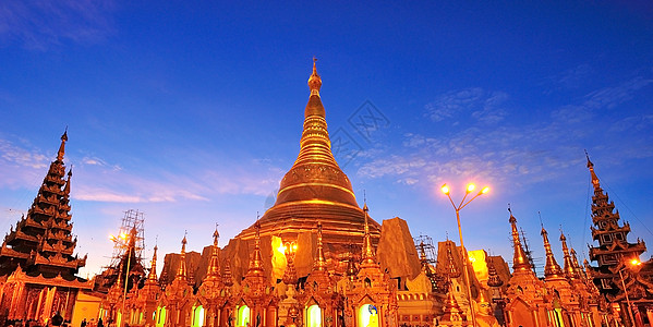 缅甸仰光黄昏时的Shwedagon金塔精神日出建筑旅行文化遗产日落天空建筑学金子图片