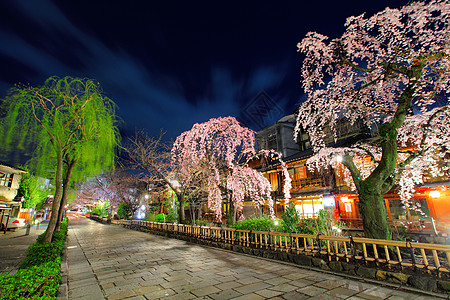 京都的Gion 夜里有三仓树图片