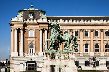 骑士雕像皇家城堡旅行地标艺术旅游首都建筑学国家图片