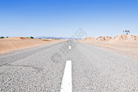 穿过摩洛哥沙漠的公路图片