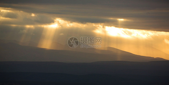 日落雷山图片