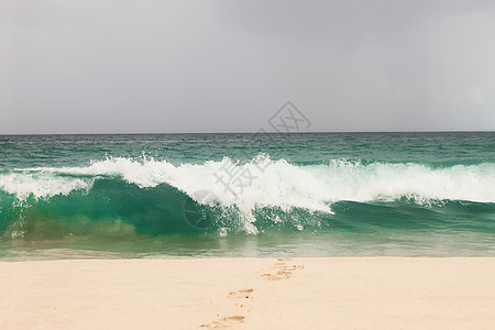 粗海大浪湍流海洋天空异国天气海岸蓝色波浪情调力量图片