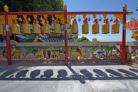 泰国Choburi省中国寺庙的钟声宗教雕像历史雕刻古董上帝神社青铜铃声艺术图片