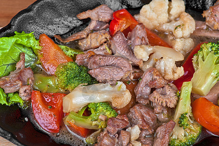 含有蔬菜的肉类牛肉橙子饮食草本植物平底锅拼盘辣椒胡椒宏观小吃图片