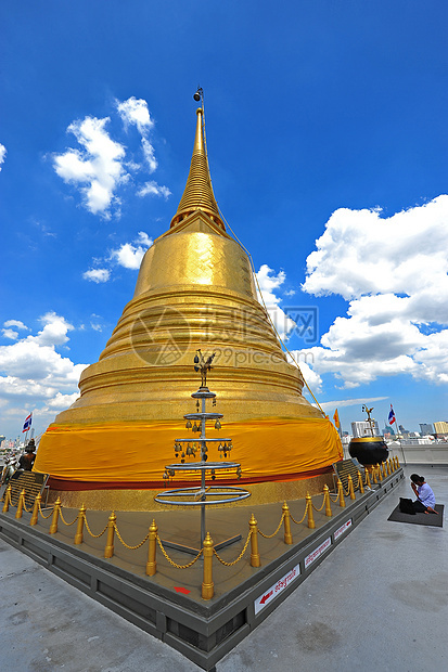 Bangkok省(泰王国)金色的寺庙图片