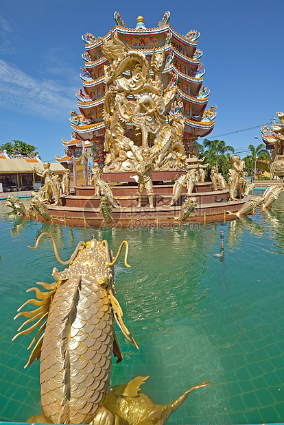 纳贾中国神庙雕像 泰国春布里建筑眼镜蛇宗教历史眼睛文化旅行红色艺术上帝图片
