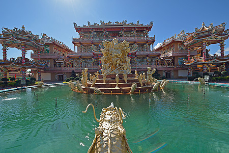 纳贾中国神庙雕像 泰国春布里天空眼睛眼镜蛇上帝历史建筑红色文化旅行宗教图片