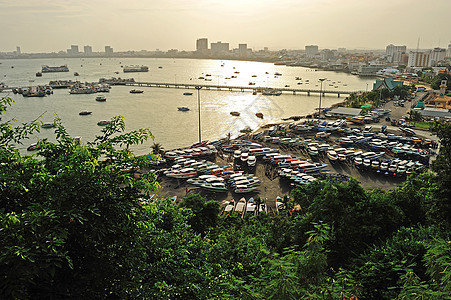 泰国春伯里Chonburi巴塔亚市的空中景象建筑学景观海滩城市酒店旅游图片