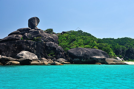 泰国安达曼海西米兰岛的热带天堂岩石海岸线蓝色天空晴天水晶风景悬崖海岸珊瑚图片