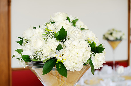 婚礼接待装饰玻璃派对白色花束宴会花朵婚姻桌子装饰品奢华图片