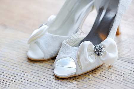 新娘鞋贴合蕾丝魅力鞋类衣服珠宝奢华传统金光婚姻白色图片