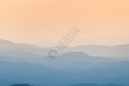 图层山脉日落阴霾薄雾丛林风景树木天空公园橙子森林图片