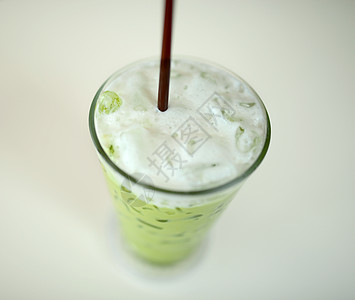 冰绿茶奶茶果汁健康饮食绿色牛奶食物冰块文化吸管绿茶背景图片