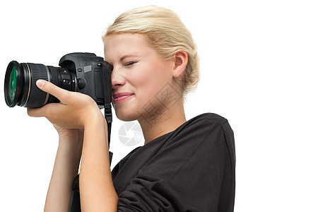 美丽的女摄影师浅色单反闭眼爱好女性摄影金发微笑女士相机图片