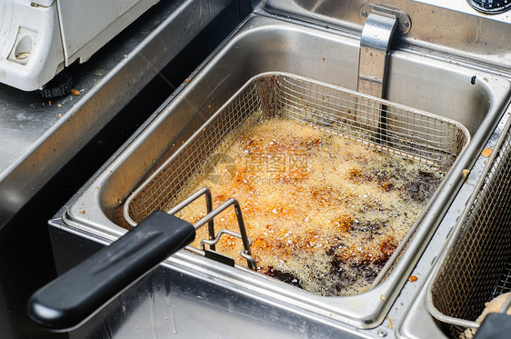 用旧油炸垃圾食品是错误的泡沫液体垃圾油炸食物土豆厨房烹饪图片