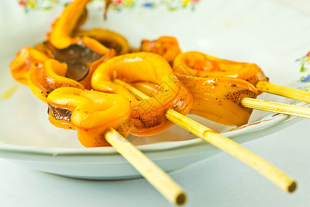 盘子上的小地方美食白色炙烤烹饪鱿鱼海鲜油炸午餐章鱼食物图片