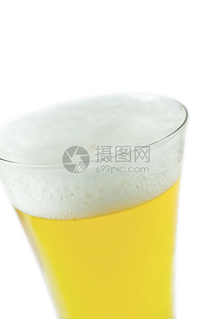 白色背景上的啤酒气泡液体饮料黄色玻璃酒吧泡沫酒精图片