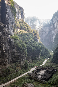 中国武隆国家公园石笋芙蓉岩石国家遗产桥梁灯光旅行石头山腰图片