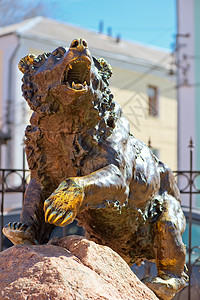 亚罗斯拉夫著名的雕塑熊 城市的象征图片