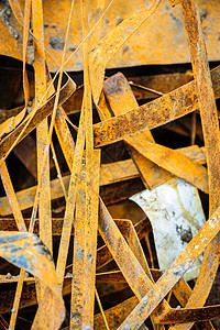 大量生锈的金属废渣废金属垃圾废料框架工业冶金院子工程回收图片