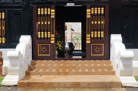 吉昂迈的柏拉歌唱寺庙楼梯概念偏光片扫管木头宝塔宗教金子旅游目的地图片