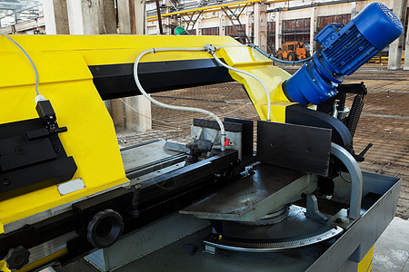 强大的金属加工机制造厂控制工具钻孔圆柱发动机工厂金工机械输送带图片