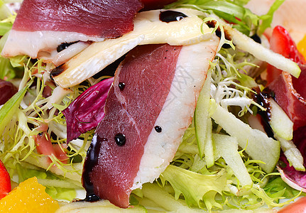 带熏鸭的沙律饮食沙拉家禽熏制午餐胸部食物奢华叶子茶点图片