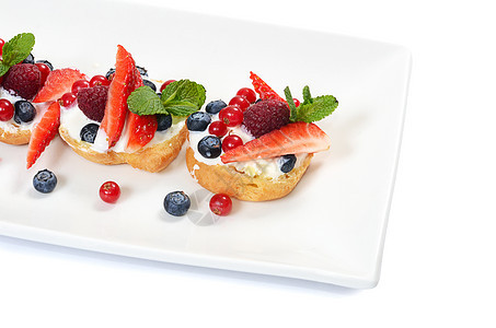 果子 草莓和草莓的利润桌子糕点食物盘子蛋糕咖啡店美食小吃冰淇淋水果图片