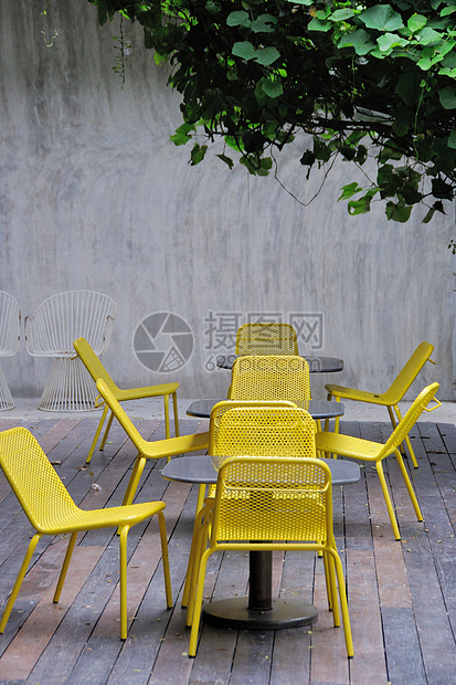 黄黄钢椅子合金餐厅茶几静物对角线场景摄影咖啡馆塑料桌布图片