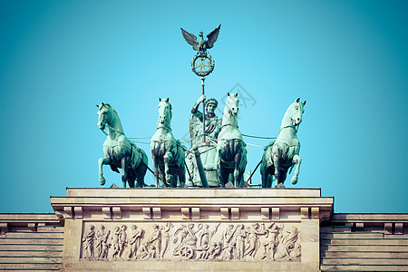 柏林勃兰登堡大门顶端的夸德里加建筑学旅行蓝色场景雕塑历史性纪念碑观光历史天空图片