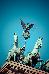 柏林勃兰登堡大门顶端的夸德里加旅行建筑文化雕像地标历史广场历史性天空观光图片
