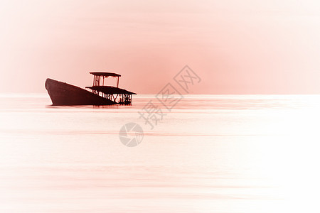 弃鱼船h钓鱼碰撞村庄木头天空沉船传统悲伤运输紫色图片