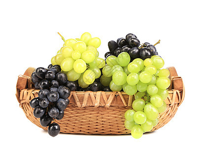 一群白葡萄和黑葡萄 在篮子里图片
