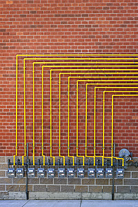 砖墙上的煤气计管道公用事业仪表燃料阀门公寓丙烷天然气配件流动图片