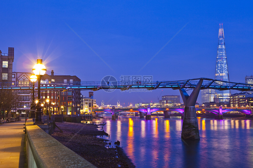 伦敦视图行人脚桥景观天桥黑衣景点吸引力照明地标观光图片